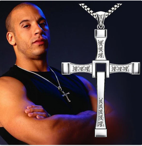 🔥 Collar Cruz Toretto – El Símbolo de Lealtad y Familia